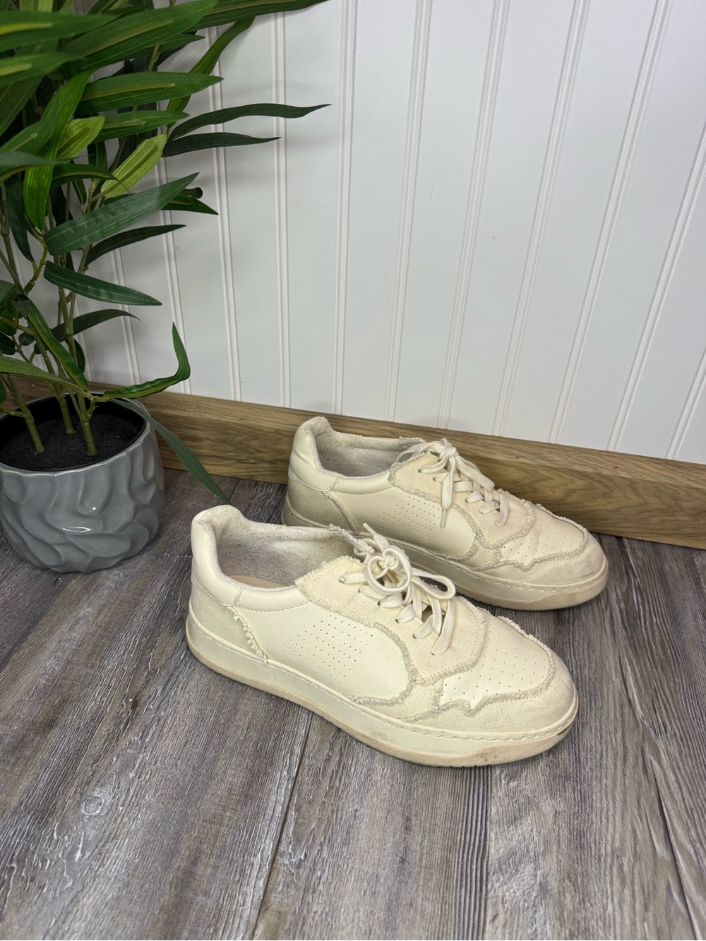 MIA Womens Kass Frayed Twill Sneakers Cream Off White Lace Up Shoes 10